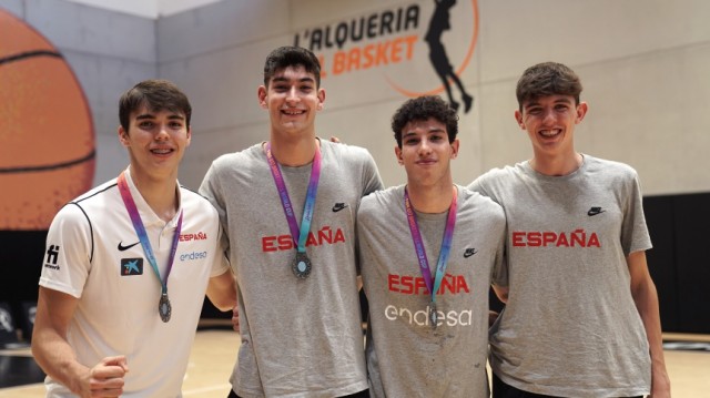 Marí, De Larrea, Navarro y Barberá: Cuatro amigos que hacen historia con la selección U17M
