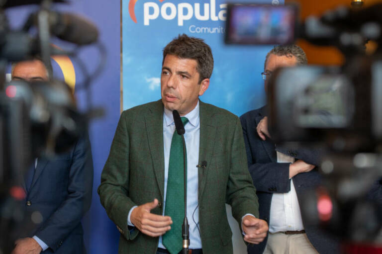 Mazón pide al Consell suprimir las tasas a los pescadores por la crisis
