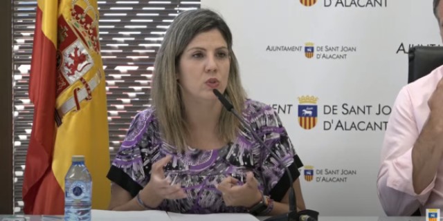 ¿Qué hacía la edil de Educación de Sant Joan en el primer lugar de la lista de la escuela de verano?