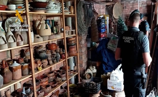 Hallan más de mil piezas arqueológicas de la época romana en un registro por drogas en  Guadassuar