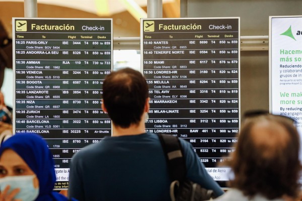 Cancelados tres vuelos y 37 retrasos por la huelga de tripulantes de cabina de easyJet
