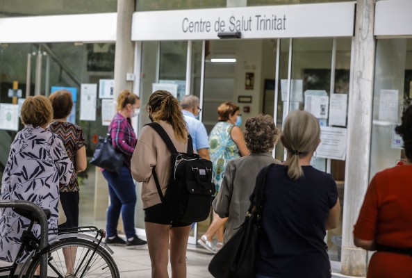 Los ingresos y la incidencia de covid se duplican en un mes en la Comunitat Valenciana
