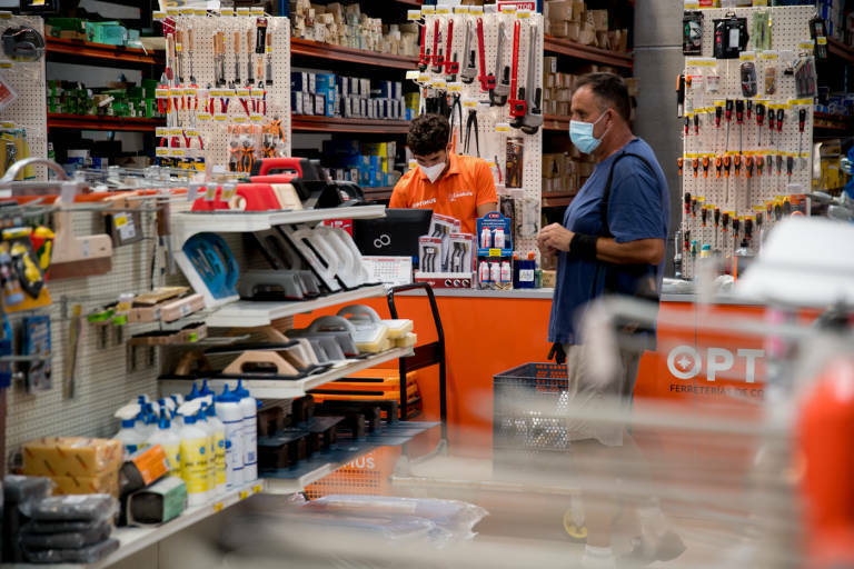 El programa Amunt Persianes para fomentar la actividad económica crece en 500.000 euros