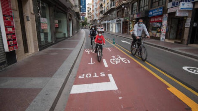 Elche invierte 550.000 euros en los bonos de movilidad para adquirir bicicletas y patinetes eléctricos 