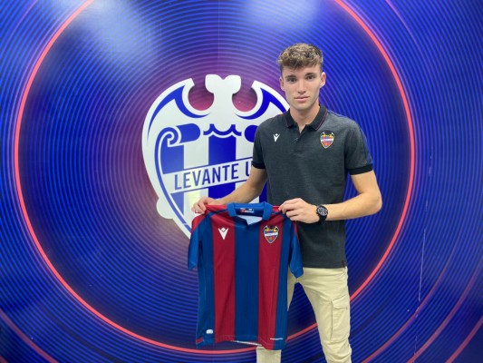 El Levante renueva al meta Primo, que debutó a los 17 años en Primera
