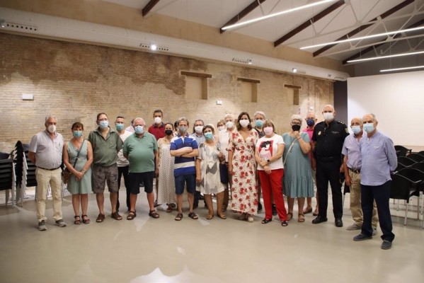 Abre el nuevo centro de mayores de Marxalenes en el bajo de la antigua aceitera