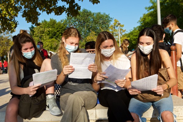 Enfermería y Magisterio, los grados con más lista de espera en la Universidad de Alicante