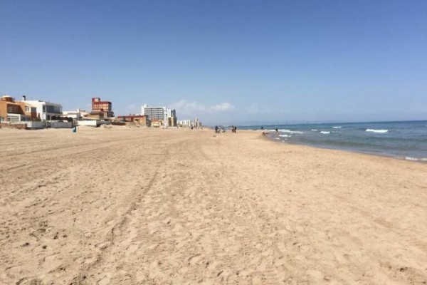 Costas deja para septiembre el trasvase de arena de El Perellonet a El Perelló