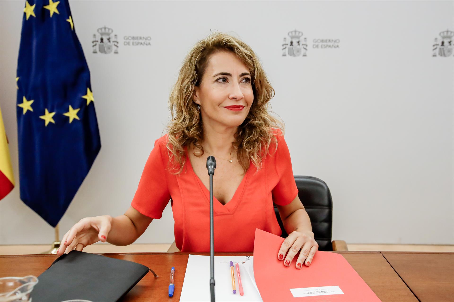 El Gobierno anuncia un nuevo paquete de 450 millones en ayudas directas a los transportistas