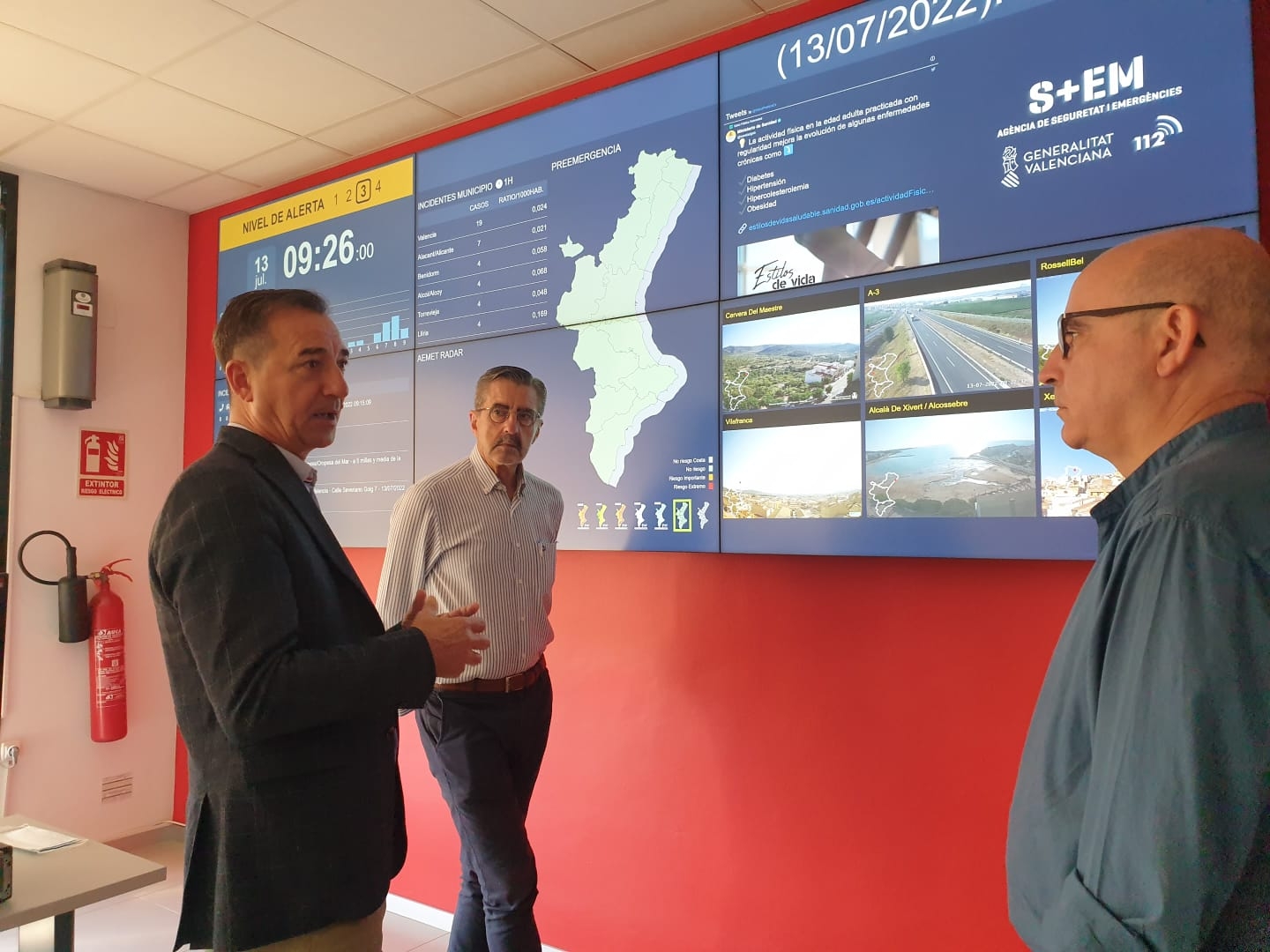 Reunión entre el alcalde y el secretario autonómico de Seguridad y Emergencias. Foto: Ajuntament de Riba-roja - 