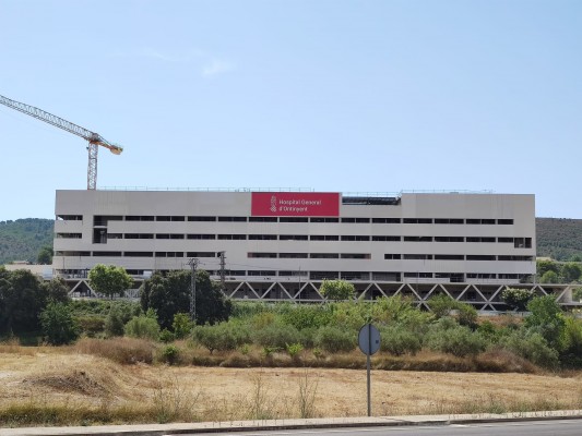 Sanidad inicia el equipamiento del Hospital de Ontinyent con una inversión de 1,2 millones  