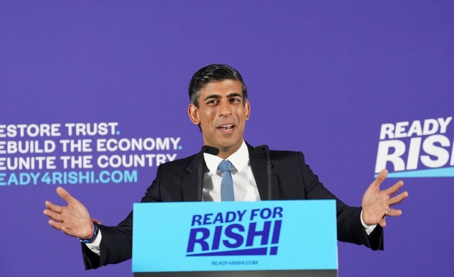 Rishi Sunak lidera la carrera para suceder a Johnson como primer ministro británico