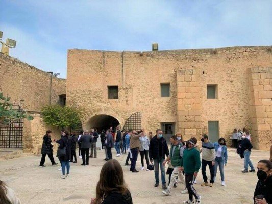 Fin de semana pirata en el Castillo de Santa Bárbara: juegos, atracciones, circo y música 