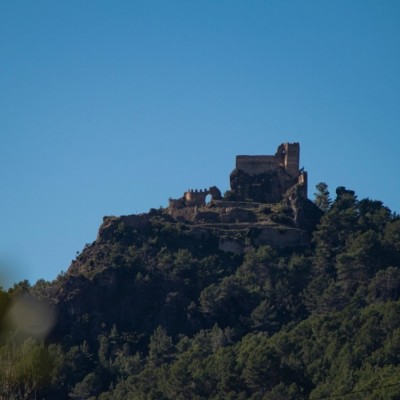 De ruta con la Dipu ofrece una excursión al Castillo de Maús y la Font de Castro en la Serra d'Espadà