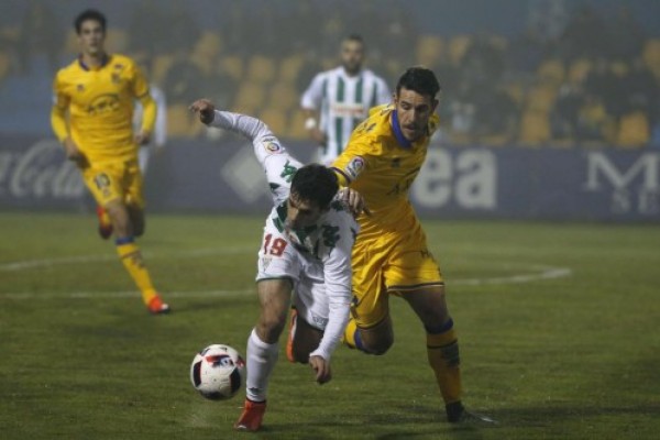 Kieszek y la falta de acierto del Alcorcón dejan vivo al Córdoba