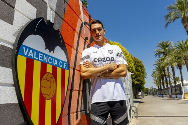 El Mestalla anuncia la renovación de Adri Gómez
