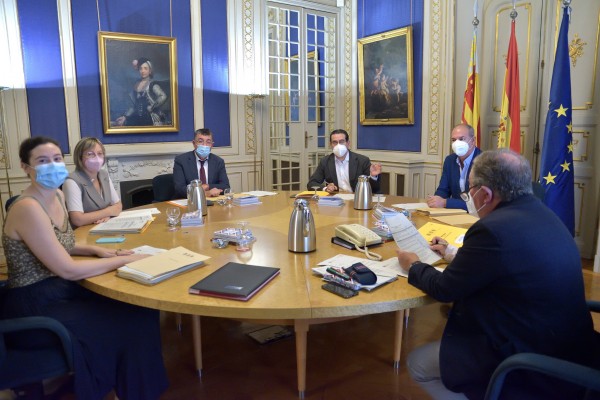 Les Corts estudian donar a los grupos una subvención extra para que paguen los despidos 