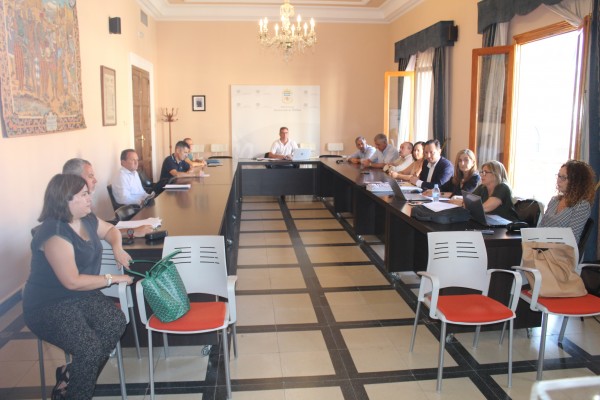 Nules expone a empresas de La Mina y de la zona Hortofrutícola los beneficios de crear una EGM