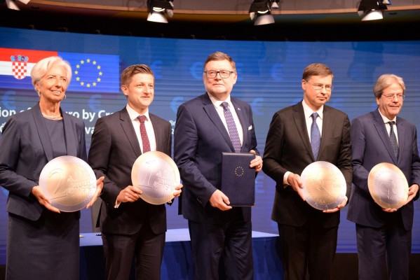La UE da luz verde al ingreso de Croacia en el euro en 2023