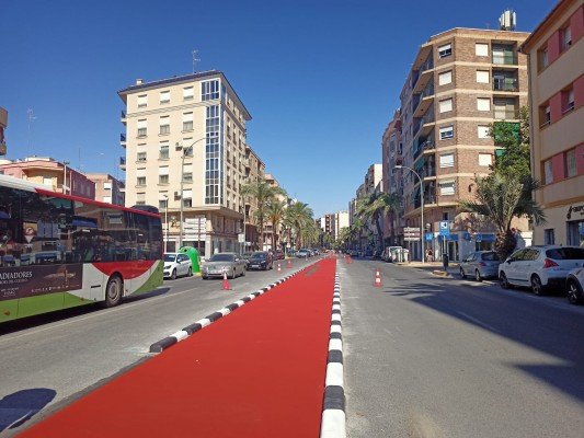 Elche finaliza el primer tramo del carril bici del anillo interior en Pere Joan Perpinyà
