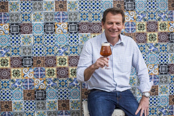 Christian Jardel: 'El señor de las cervezas' cumple 25 años de oficio en Valencia