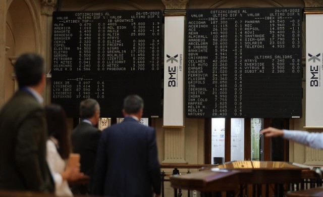 La banca cae a bloque en bolsa tras el anuncio de Pedro Sánchez de imponerle otro impuesto