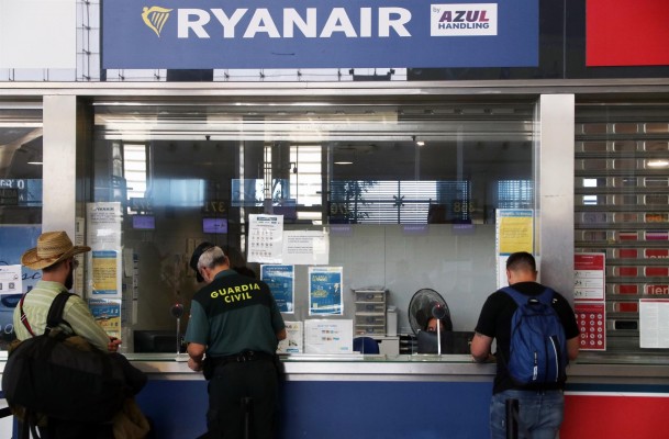 La huelga en Ryanair provoca 7 retrasos en Valencia y Alicante la mañana de este martes