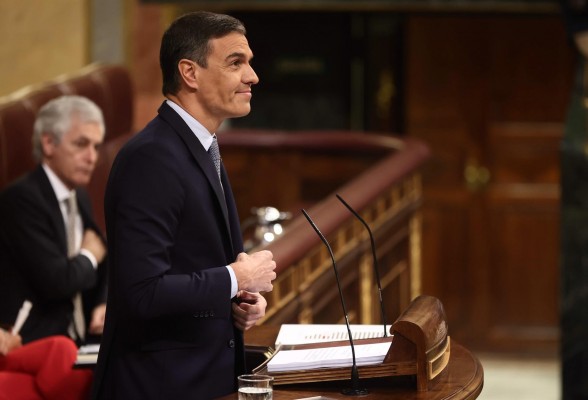 Sánchez anuncia dos impuestos temporales a la banca y a las grandes energéticas 