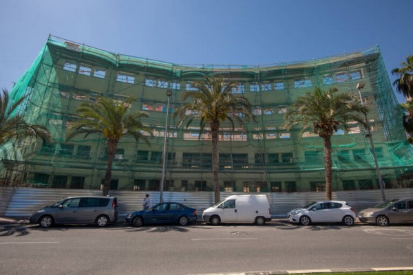 Vivienda subirá costes en la regeneración del barrio de Miguel Hernández para reanudar las obras