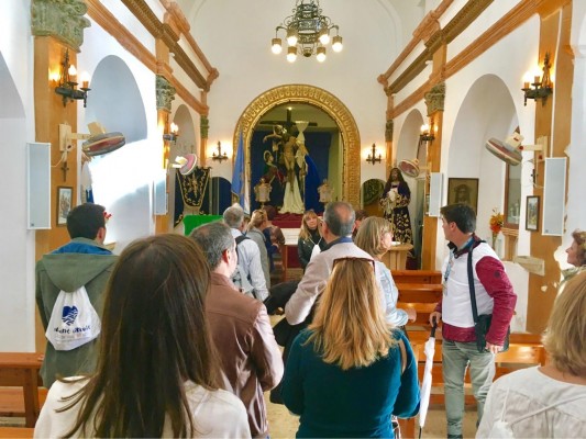 Una ruta turística guiada por los barrios y las ermitas de Santa Cruz y San Roque