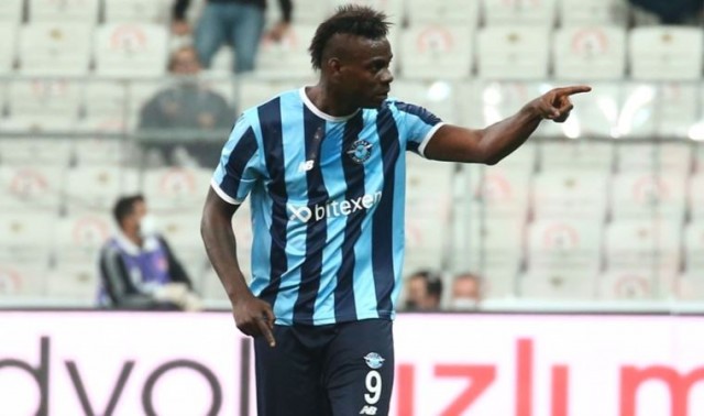 Balotelli especula con su llegada a España