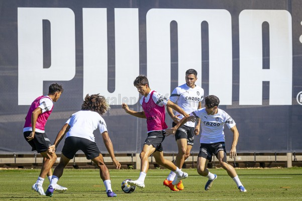 El Valencia cierra la primera semana de pretemporada con Hugo Duro al margen
