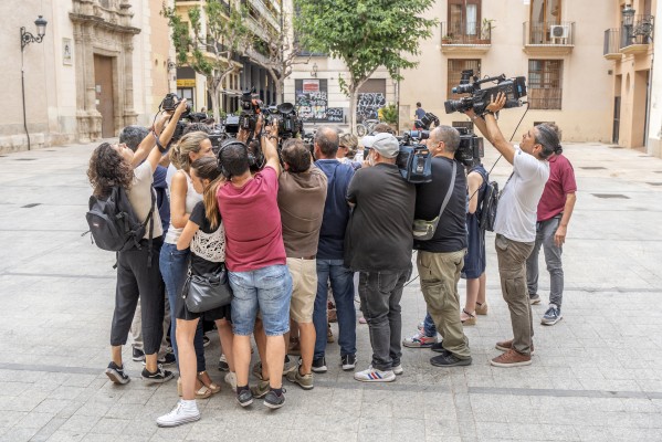 De medios de comunicación y periodistas