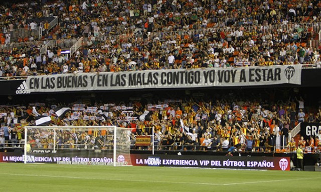 La Curva Nord mantiene su postura de animar al Valencia CF durante los partidos