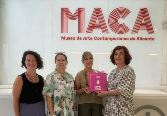 El MACA recibe la Gota MAV como reconocimiento por su labor por el fomento de la igualdad