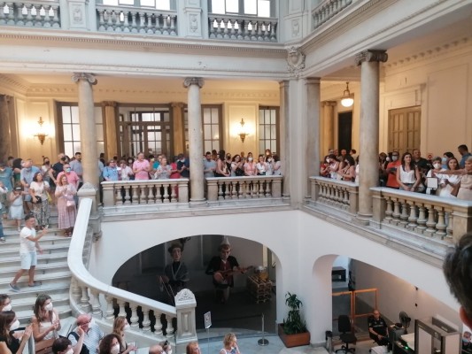 Sindicatos 'toman' el Ayuntamiento de València en protesta por las bases para estabilizar interinos
