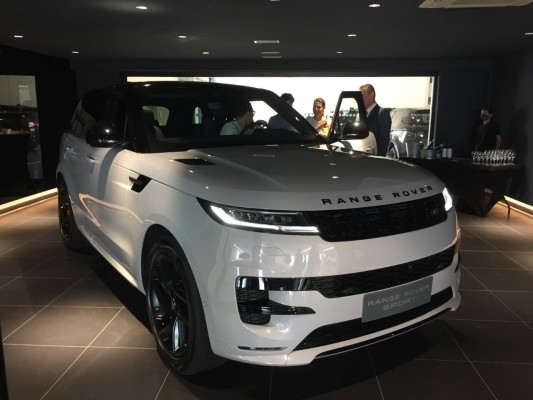 El Range Rover Sport brilla en las instalaciones de Imperauto