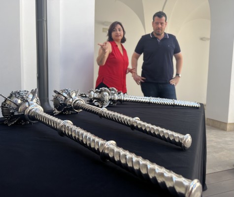 Restauran las cuatro mazas de Orihuela, desde el siglo XVII junto a la Corporación municipal