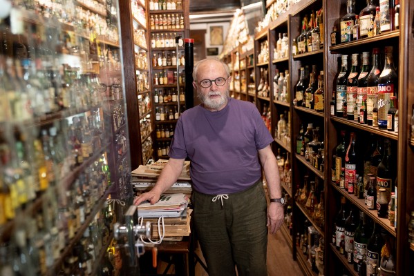 
Vicente se perpetúa en un templo del vino y la música