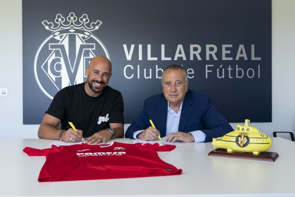Pepe Reina regresa al Villarreal diecisiete años después

