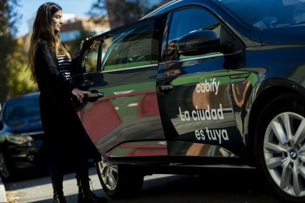 Cabify pide a la Generalitat que prorrogue la regulación de las VTC