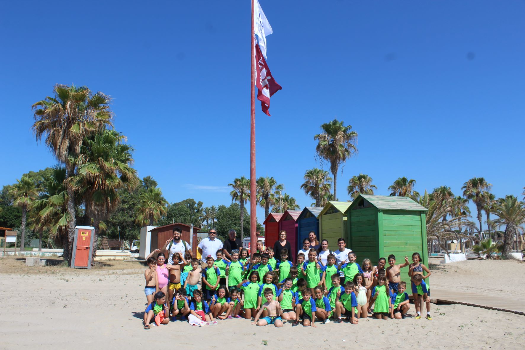 Las banderas Azules, las de Qualitur y las de EcoPlayas ya ondean en las playas de Burriana 