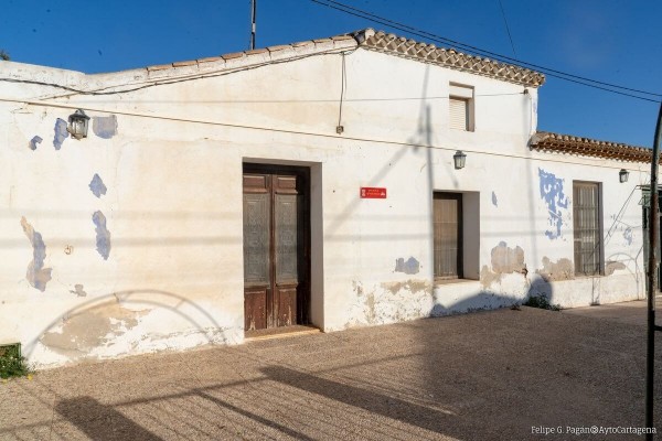 La rehabilitación de la Granja escuela de Tallante, desierta: no es negocio para los constructores