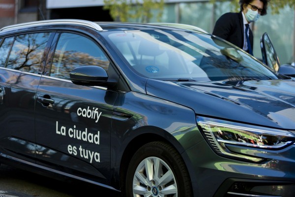 Cabify pide a la Generalitat una regulación para que las VTC operen más allá de octubre 