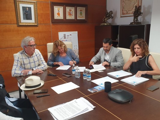 Calp firma el convenio para crear un hotel, un centro de salud y dos aparcamientos en una parcela de 5.900 metros 