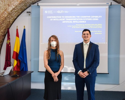 Una tesis de la UPCT usa algoritmos para coordinar el tráfico de vehículos autónomos con inteligencia artificial colectiva