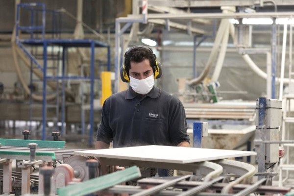 El gas castiga la fabricación de cerámica: es la industria que peor funciona en la Comunitat