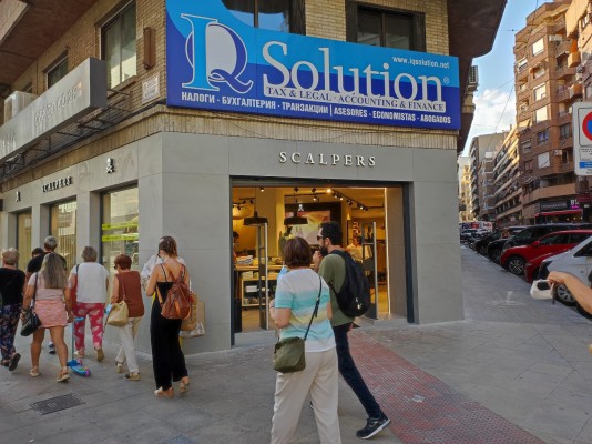 Scalpers 'se mueve' en Alicante: deja su córner en busca de la centralidad en Maisonnave
