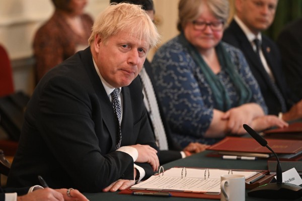 Johnson rechaza otra vez dimitir pese a la cascada de dimisiones en el seno del Gobierno de RU