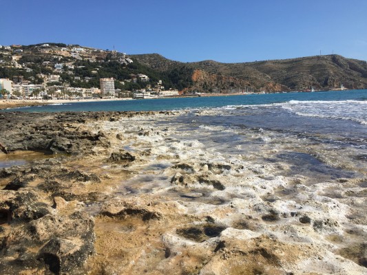 Xàbia avisará del estado del mar para evitar riesgos en las excursiones por la costa este verano